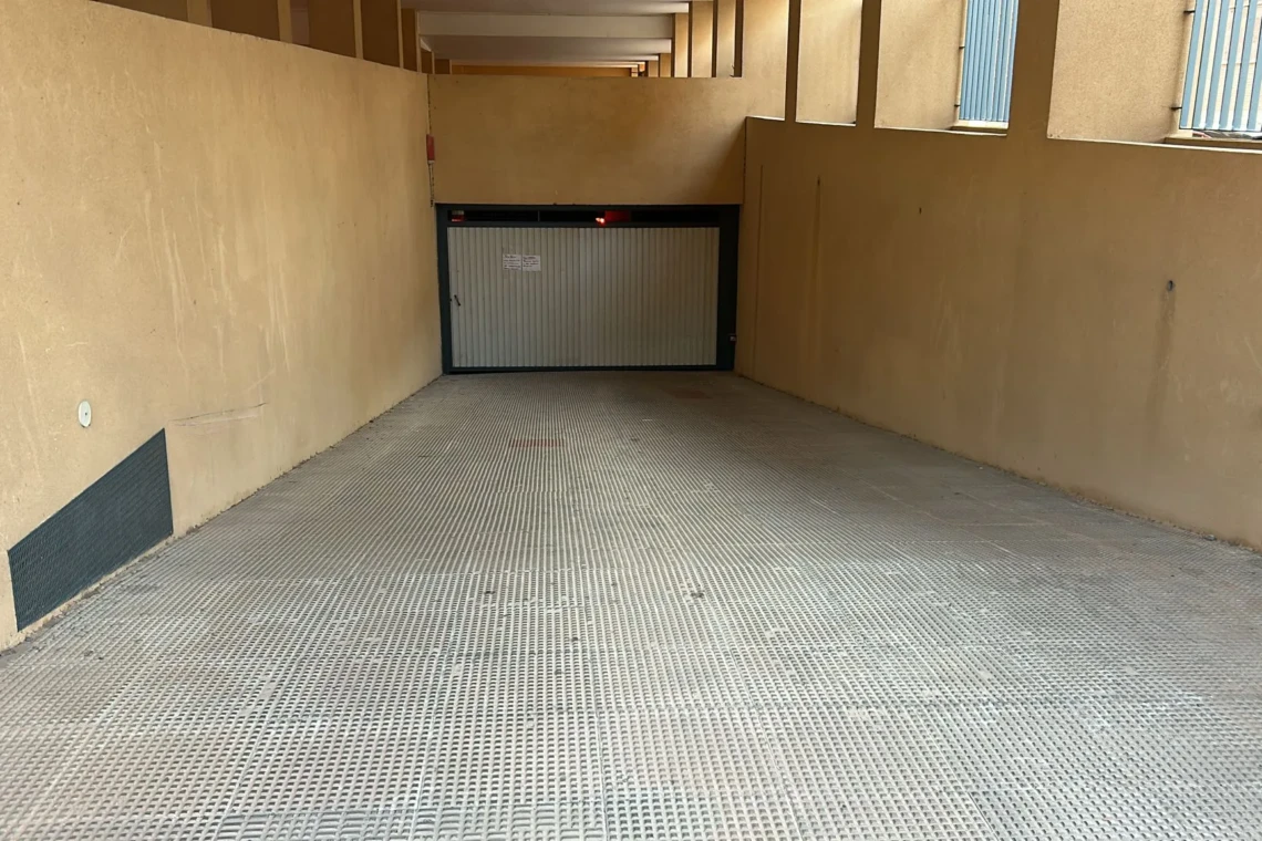 Plaza de garaje en Calle Santa fe 1